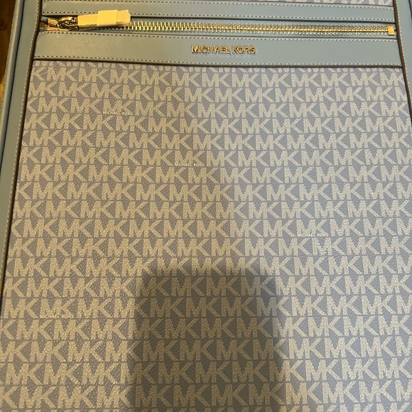 MICHAEL Michael Kors Travel Small Pacific Blue signature Suitcase - Picture 7 of 11